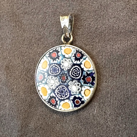 Gorgeous Flower Daisy Pendant - Picture 4 of 8